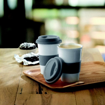 Ceramiczny kubek z przykrywką