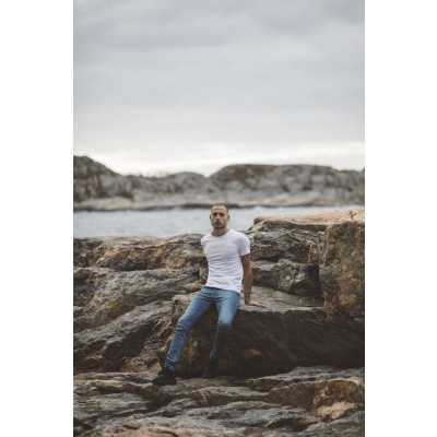 R-neck slim fit