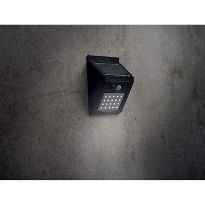 Solarna lampa led z czujnikami